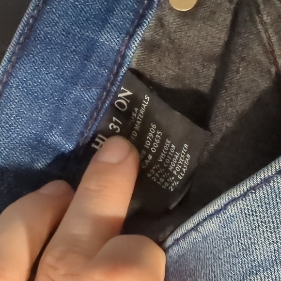 Hudson Blue Jeans - Picture 6 of 8